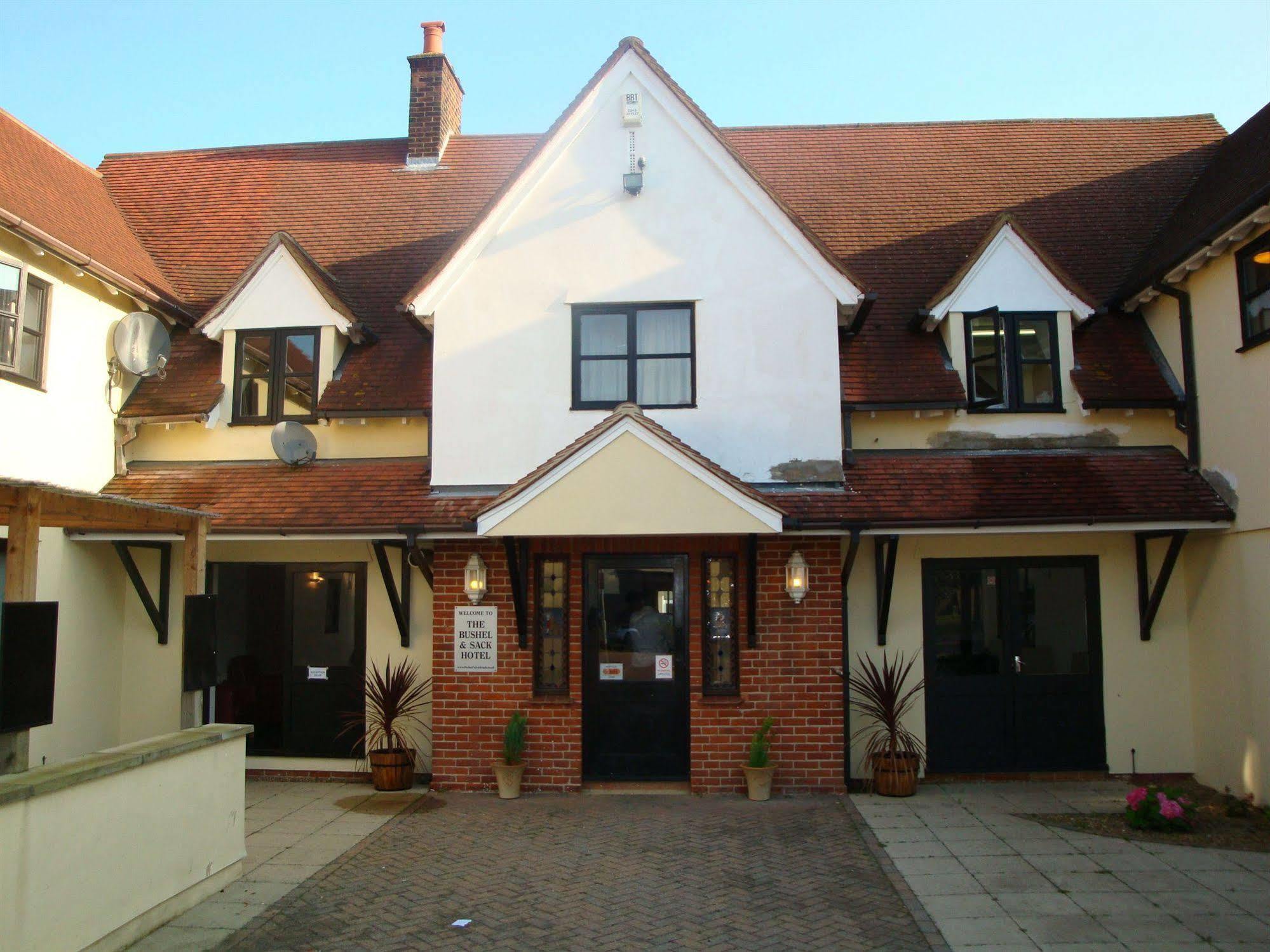 Stansted Skyline Hotel Great Dunmow Exterior photo
